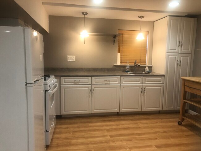 Lots of cabinets/counters - 14 Felix Pl
