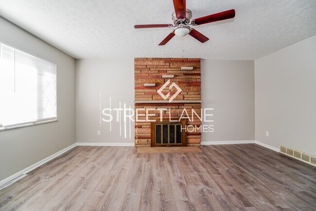 Building Photo - REDUCED!