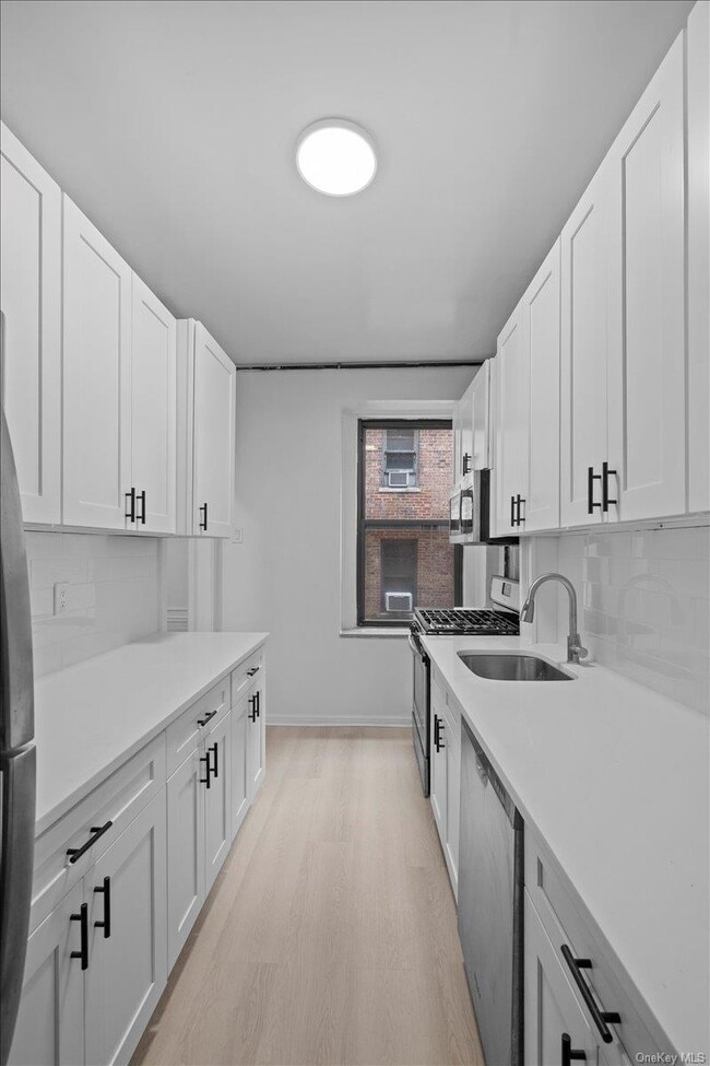 Foto del edificio - 117 Seaman Ave