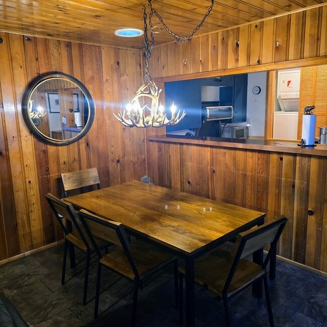 Building Photo - Mountain Retreat in Boulder Bay