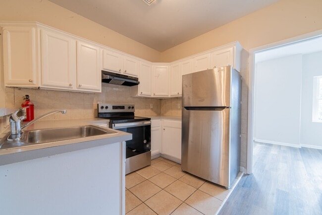 Building Photo - 1-Bedroom Apartment with Open Kitchen and ...