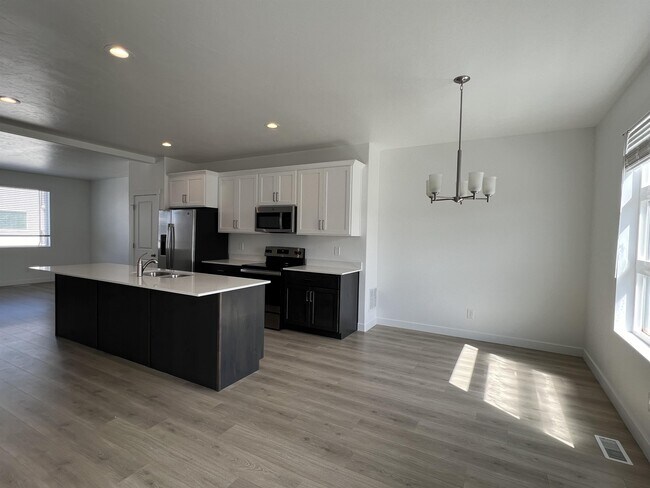 Building Photo - 415 S 1080 W