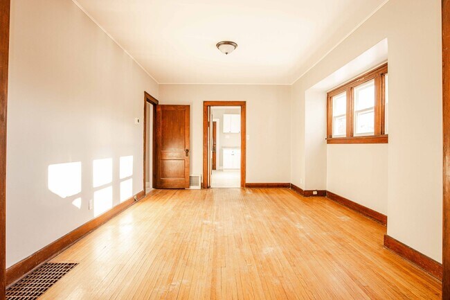 Foto del edificio - 1452 Rollins Rd