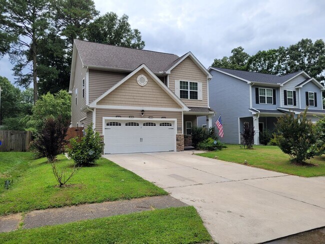 Building Photo - Beautiful 4 Bedroom, 2.5 Bath Home