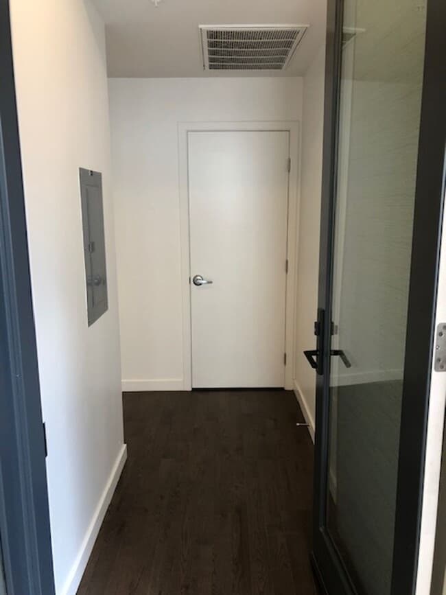 Building Photo - 2 Bedroom Condo in the Confluence!