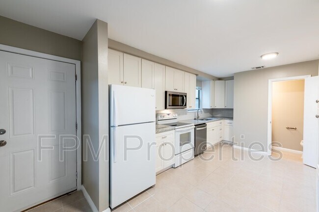 Building Photo - 880 Hibiscus St