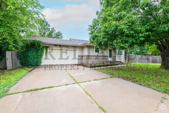 Building Photo - 2013 N Parkridge Ct