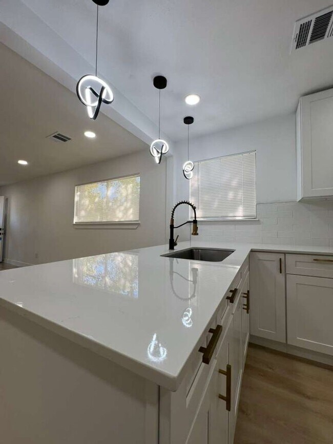 Foto del edificio - 2413 Brewster St