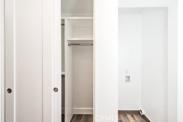 Foto del edificio - 557 N Olive St