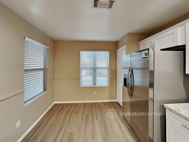 Foto del edificio - 11333 E Elena Ave