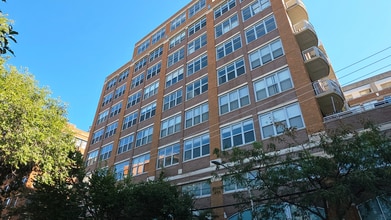 Building Photo - 933 W Van Buren St