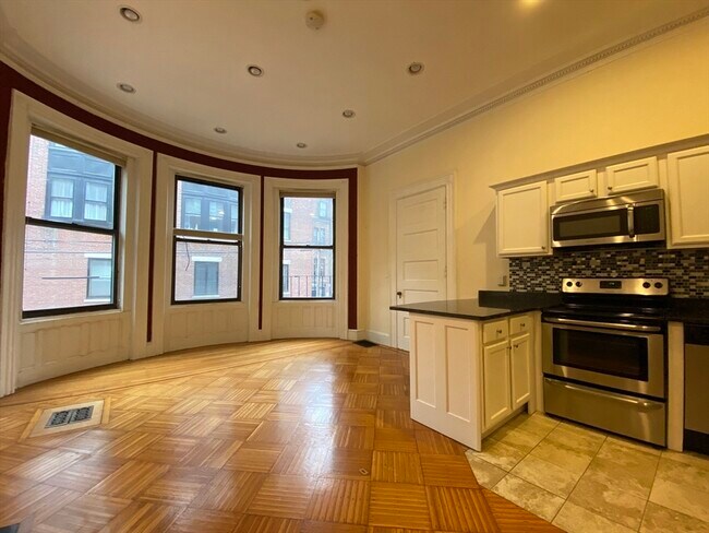 Building Photo - 388 Marlborough St