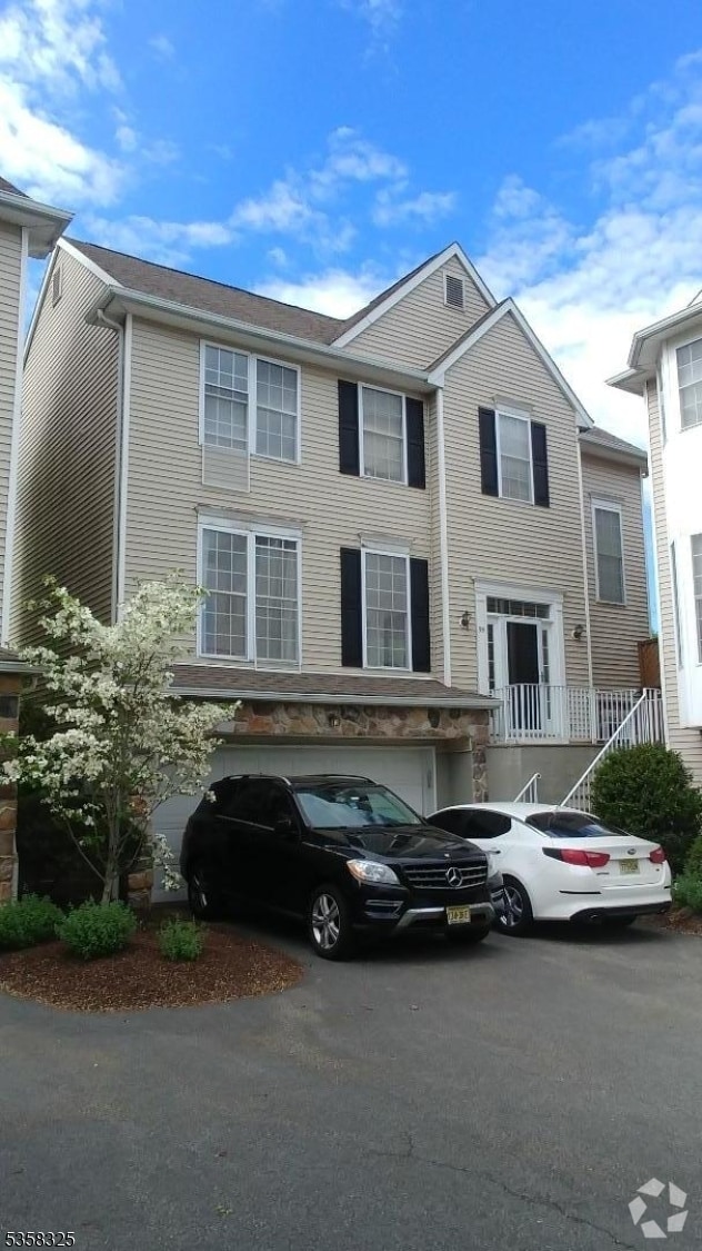 Building Photo - 95 Arrowgate Dr