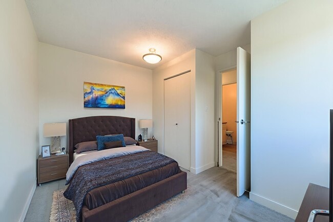 Building Photo - Granville Square