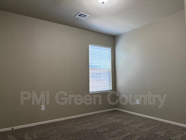 Foto del edificio - 8667 E 160th St S
