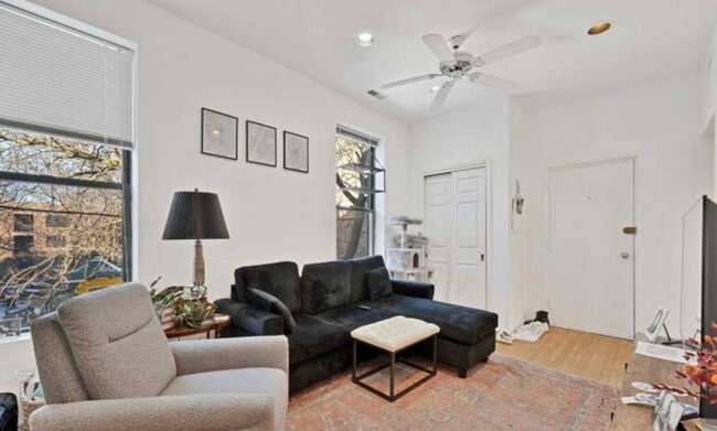 Building Photo - 2544 N Burling St