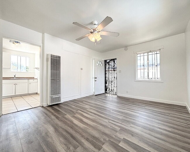 Building Photo - 910 N Herbert Ave
