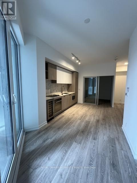 Building Photo - 2020-2020 Bathurst St