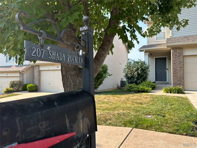Foto del edificio - 207 Shady Rock Ln