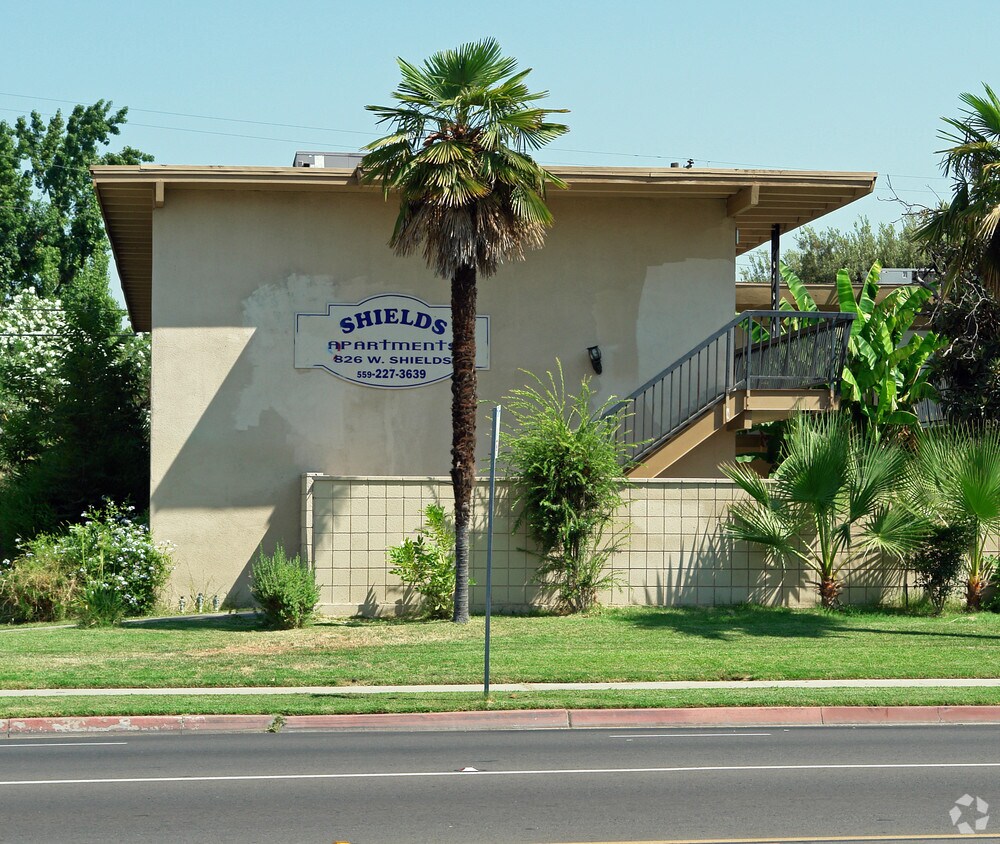 Primary Photo - 816 W Shields Ave