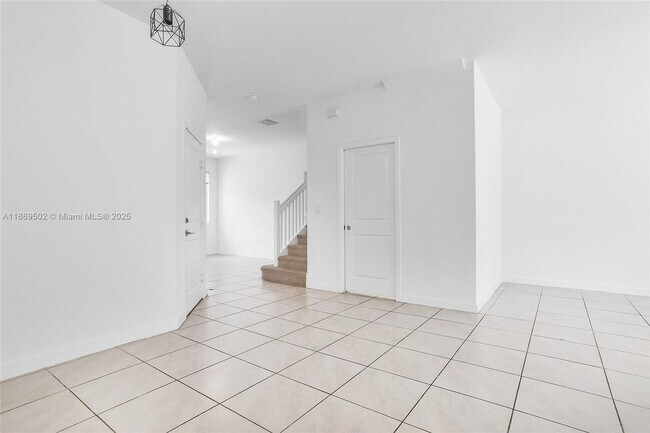 Foto del edificio - 1363 NW 208th Terrace