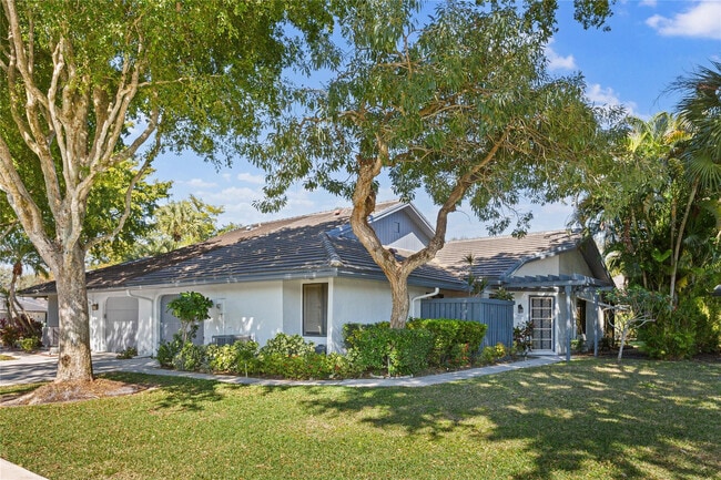 Building Photo - 5051 Pine Dr