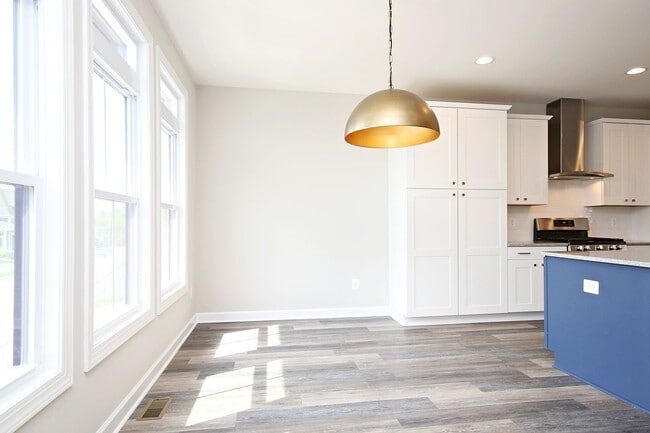 Building Photo - Spacious Cascadia Townhome With Rooftop Te...