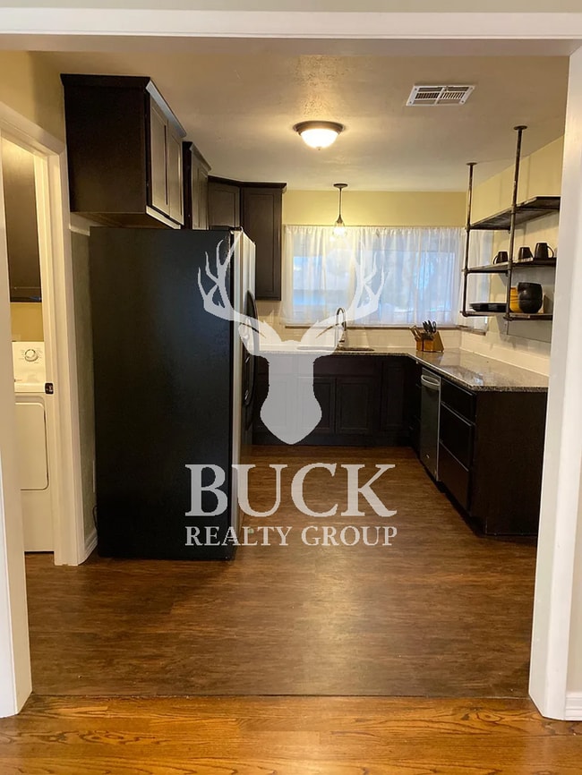 Building Photo - 10401 Ridgeview Dr