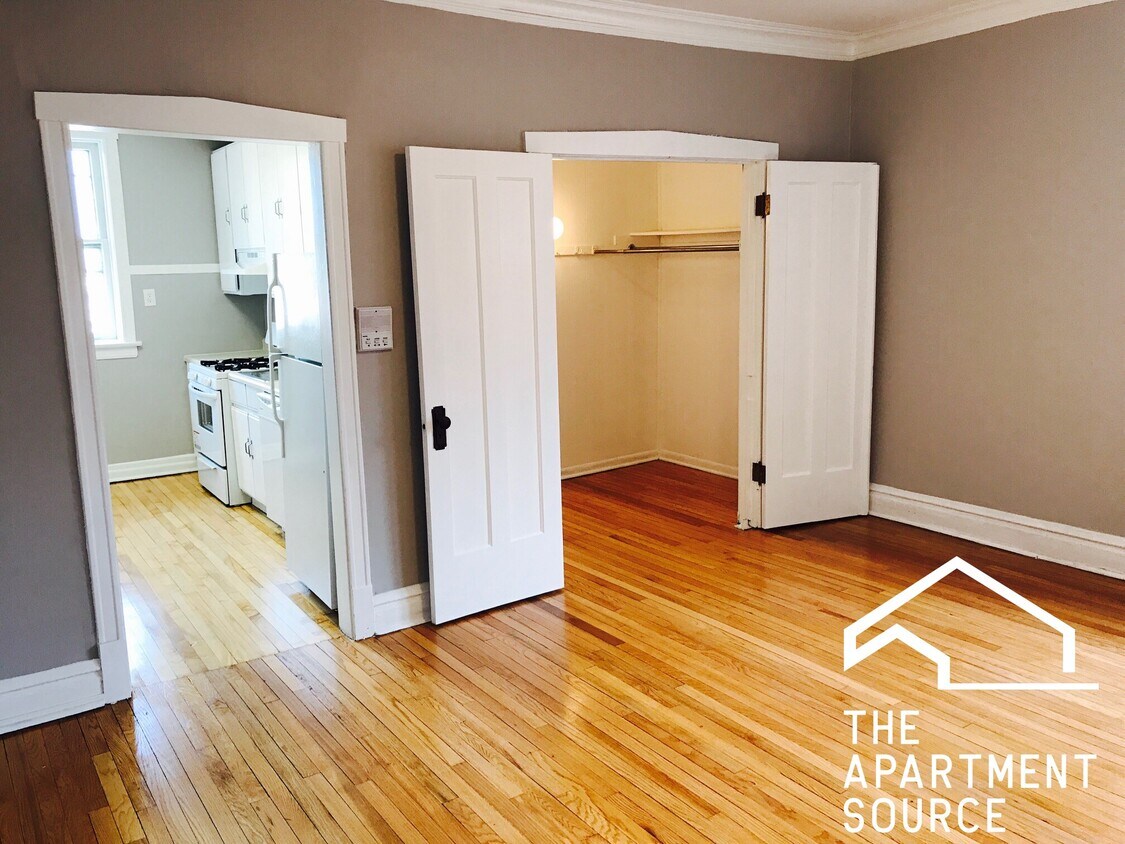 Foto principal - 3932 N Keeler Ave