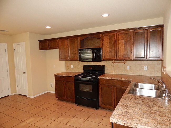 Building Photo - Fantastic four bedroom home in Jenks