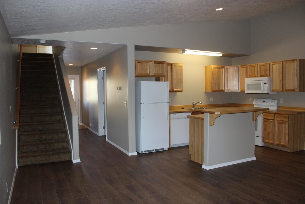 16671 Shaw Pine Ct Unit 1, LaPine, OR 97739 Room for Rent in LaPine
