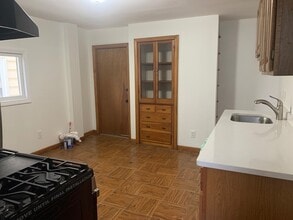 Building Photo - 110-112 S Common St