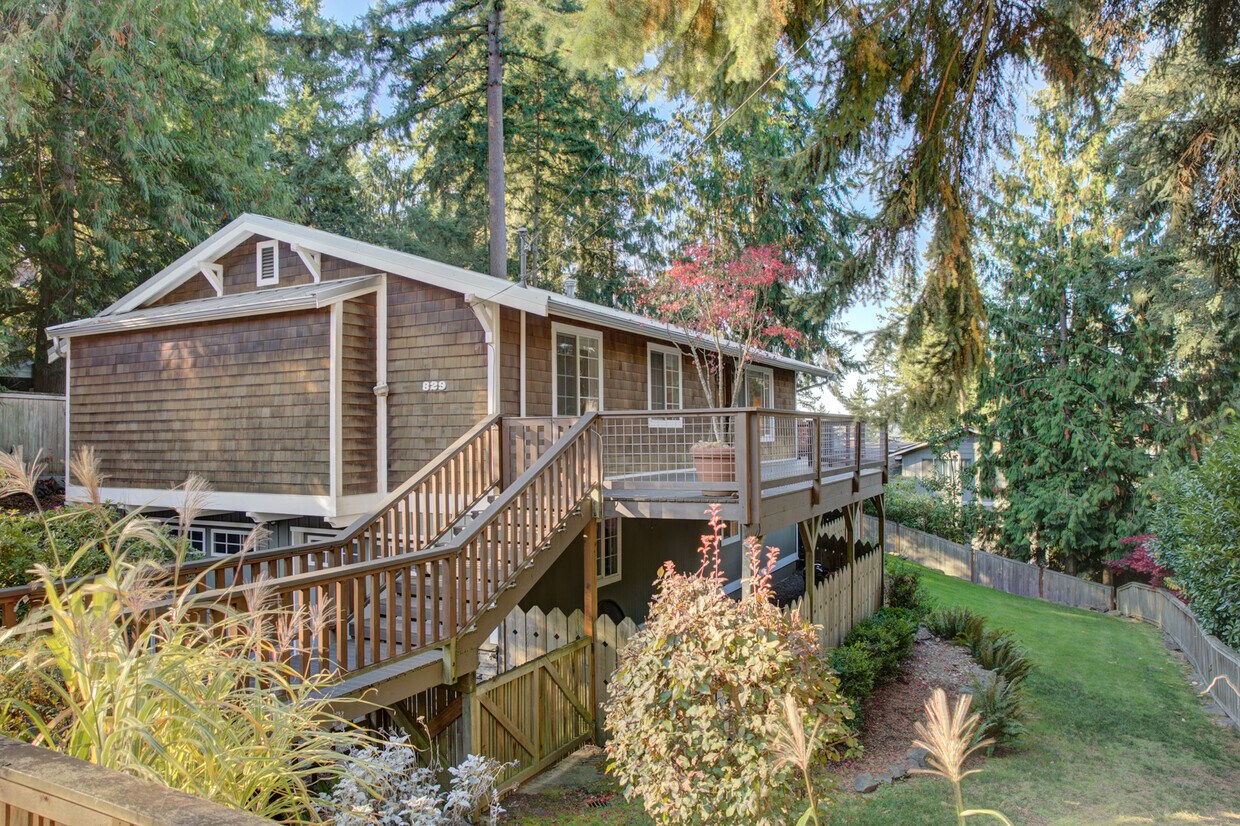 Foto principal - 829 207th Ave NE