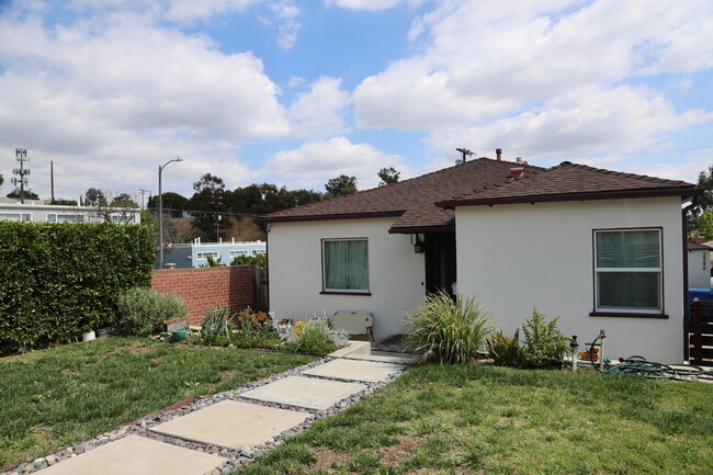 Building Photo - 2348 Warwick Ave