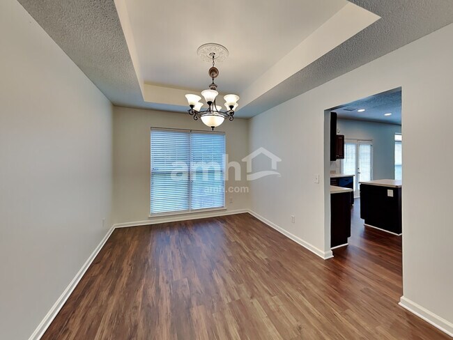 Building Photo - 5142 Bentgrass Run Dr