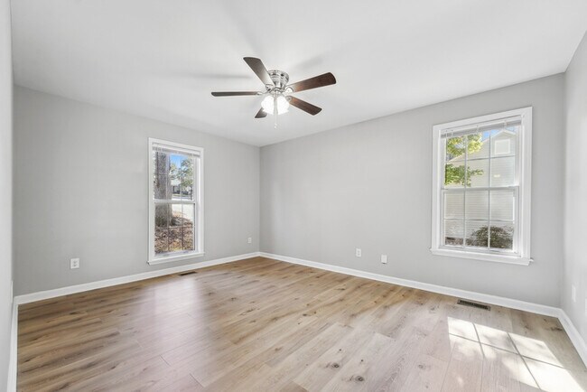 Building Photo - 212 Brookfield Dr