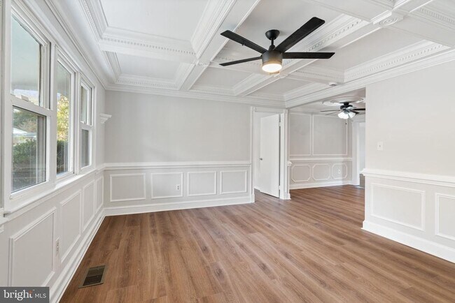 Foto del edificio - 4421 Kenwood Dr