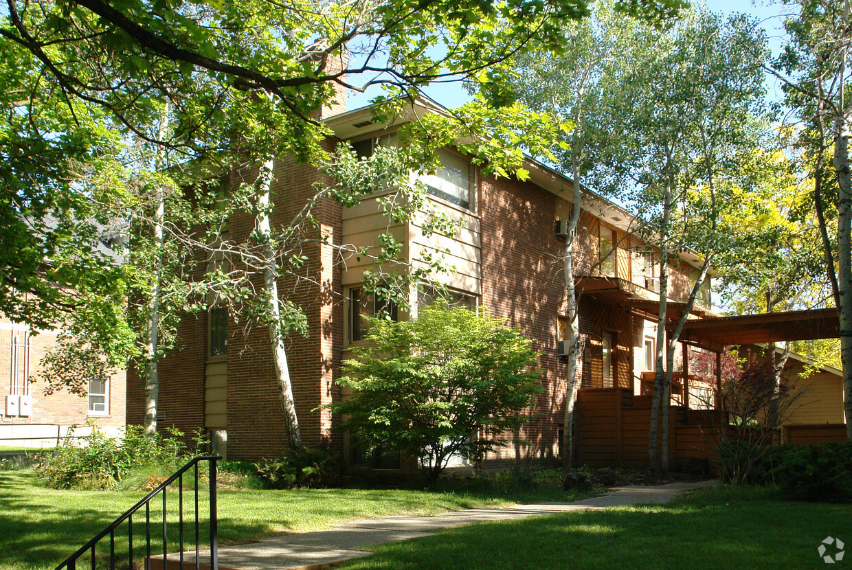 Primary Photo - Cedarwood Apartments