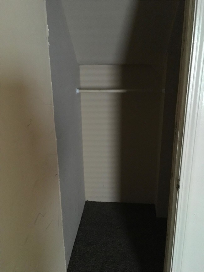 Building Photo - 104 Lyndhurst St