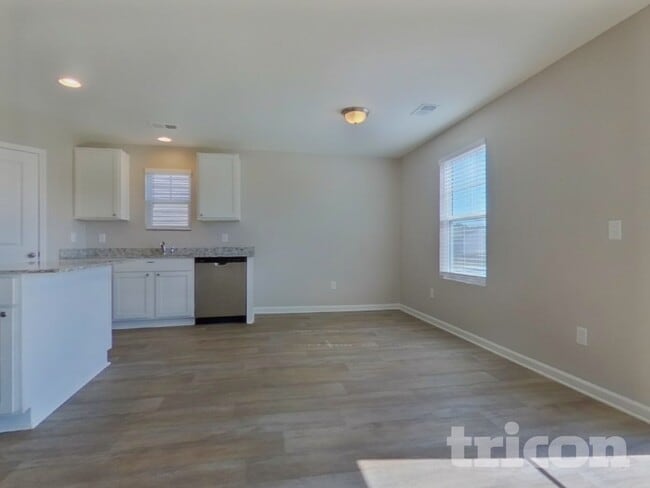 Building Photo - 1076 Crescent Moon Lp