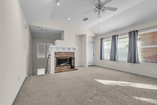 Building Photo - 15 Scarlet Woods Ct