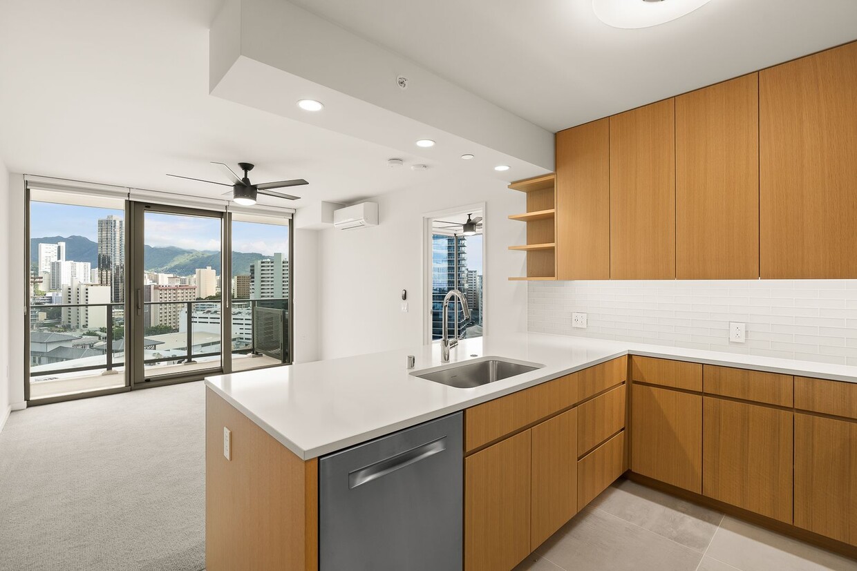 Primary Photo - Sky Ala Moana 2 bed/2bath/2 parking with E...