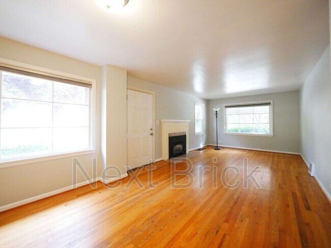 Building Photo - 6203 40th Ave NE