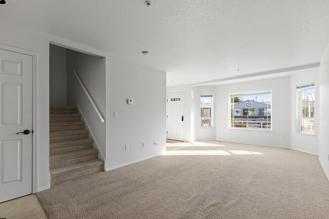Building Photo - 419 Harris Ln