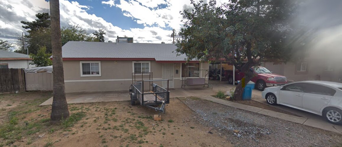 Primary Photo - 3401 W Solano Dr N