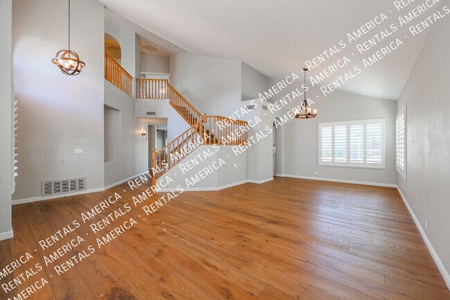 Building Photo - MOVE IN READY ~ 4 BRM + LOFT HOME IN MOUNT...