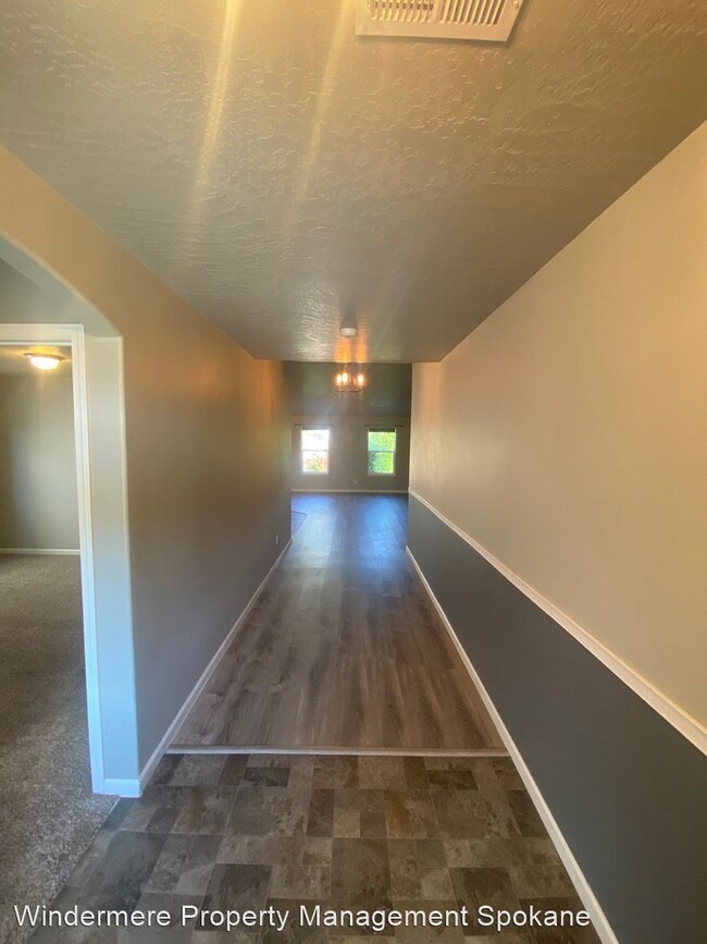 Building Photo - 3 br, 2 bath House - 17204 N Nevada Ln
