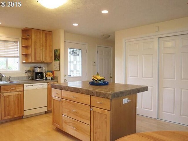 Foto del edificio - Sought After Bethel Neighborhood