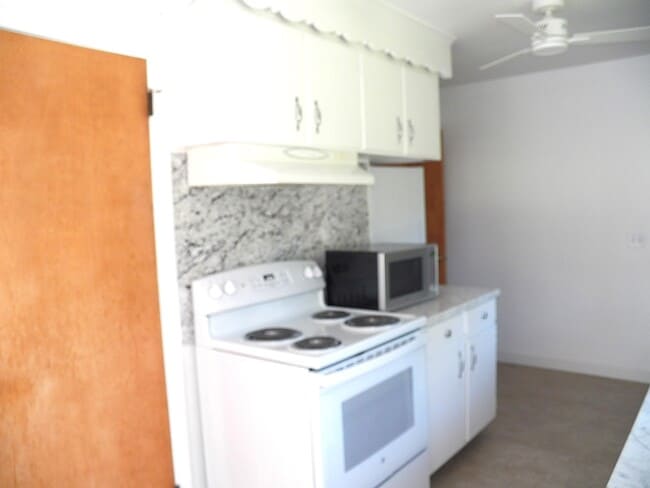 Building Photo - 2628 Ridgeway Ave