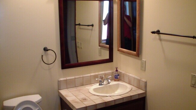 Fotografía del edificio - 2373 Mountain View Dr